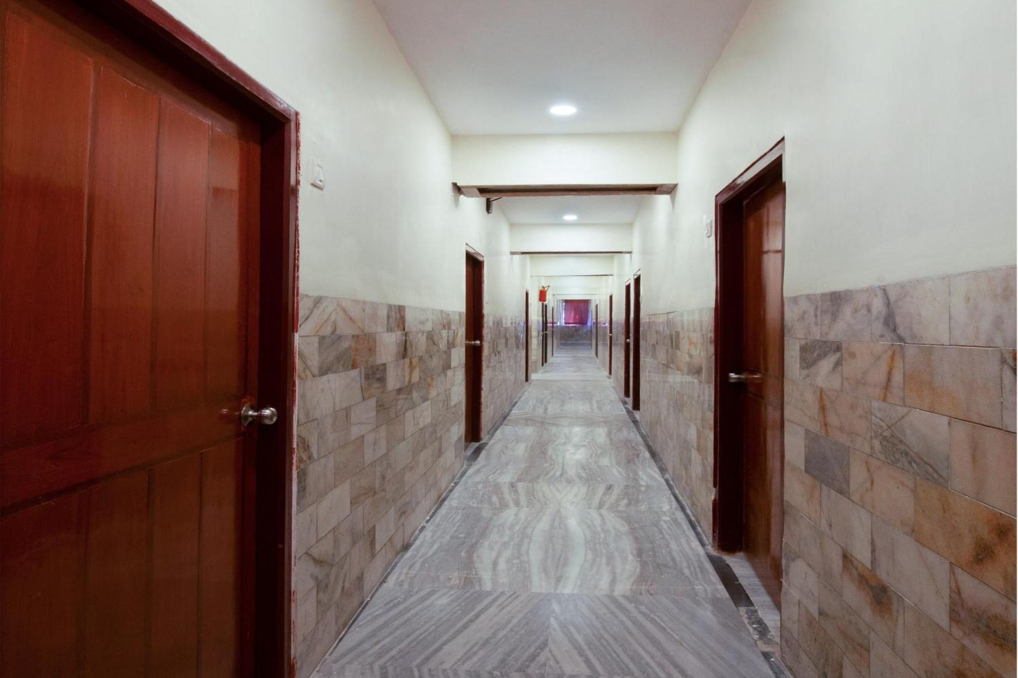 Super Hotel O Holiday Rani Gunj Opp Punjab National Bank Secundurabad Εξωτερικό φωτογραφία