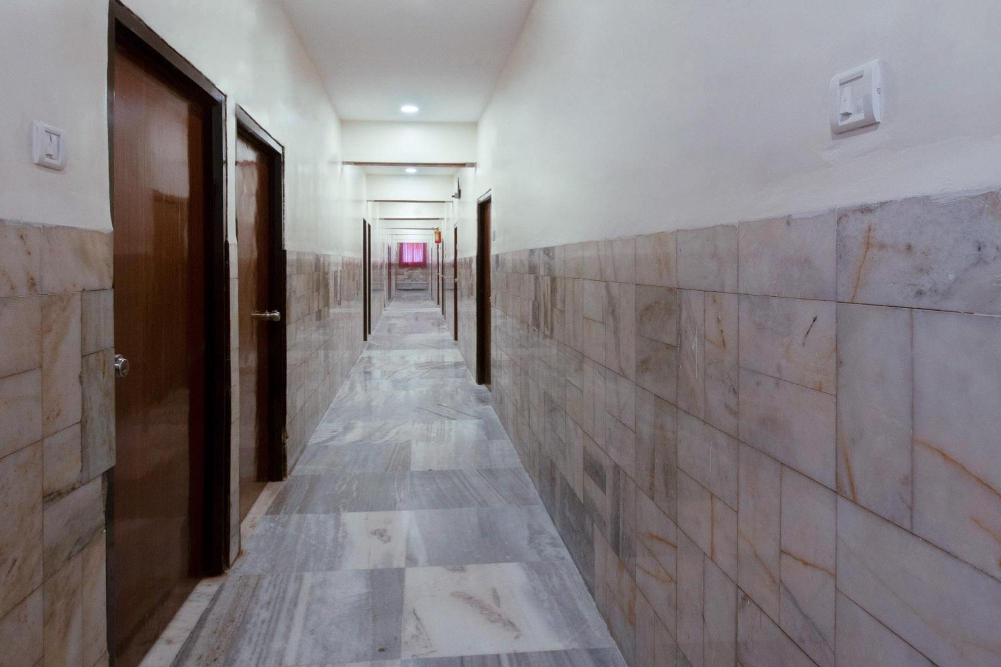 Super Hotel O Holiday Rani Gunj Opp Punjab National Bank Secundurabad Εξωτερικό φωτογραφία