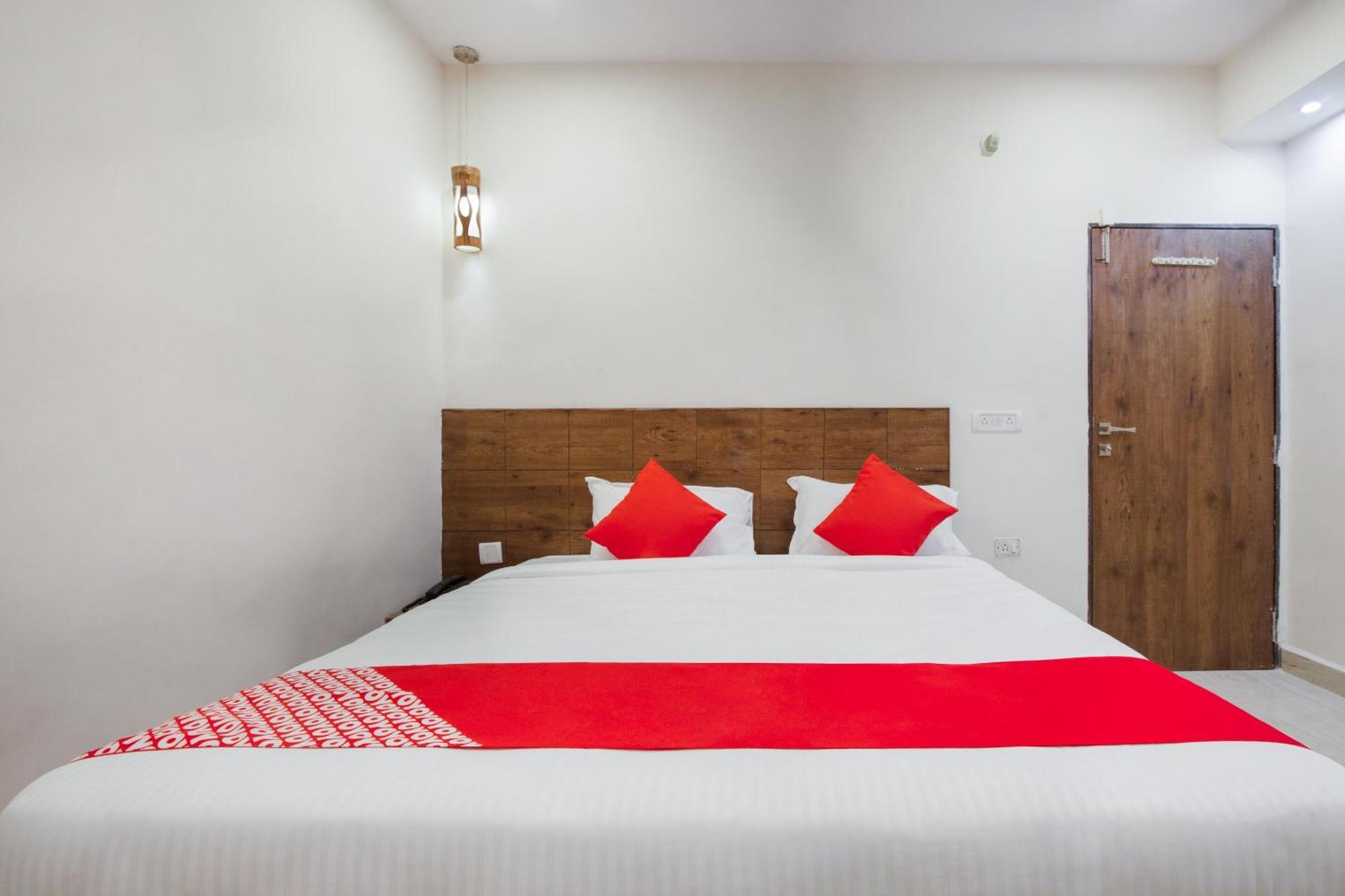 Super Hotel O Holiday Rani Gunj Opp Punjab National Bank Secundurabad Εξωτερικό φωτογραφία